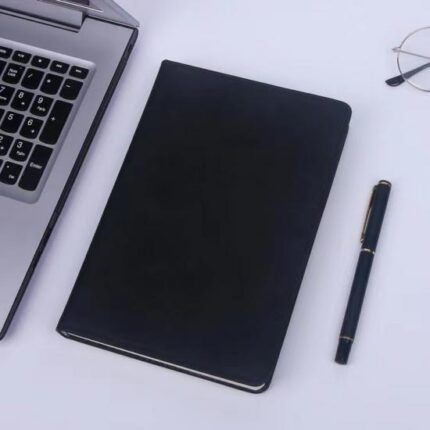 Caderno de capa mole de couro sintético A5 personalizado de fábrica com suporte para caneta