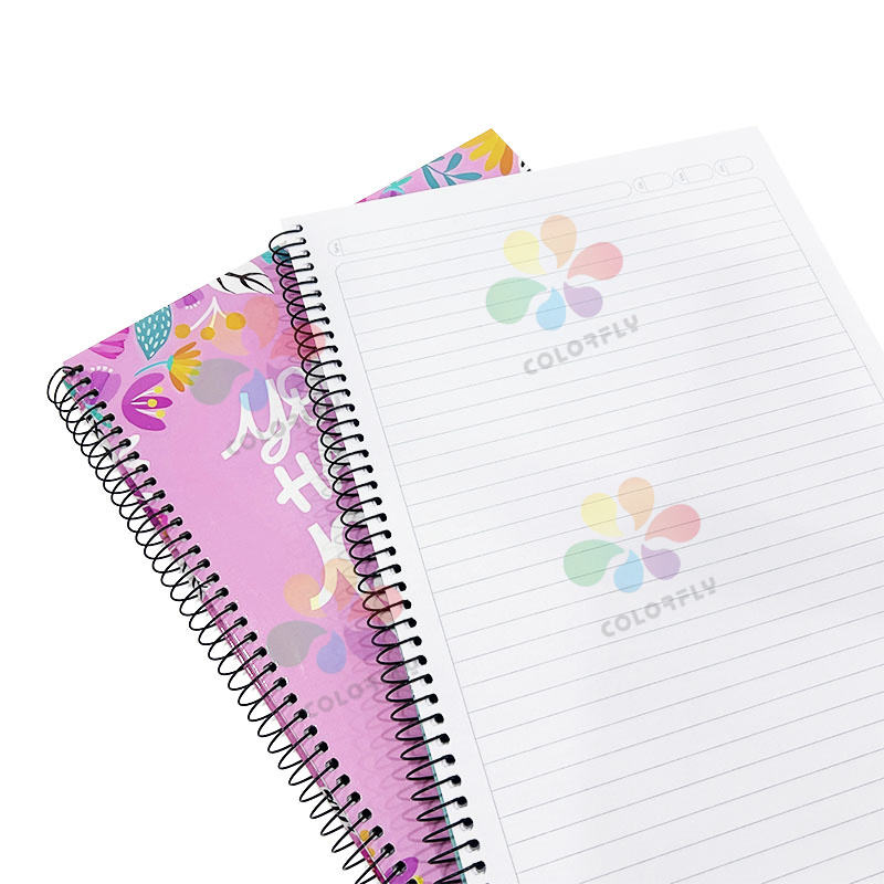 Detalle de la espiral y las páginas interiores del cuaderno personalizado Colorfly